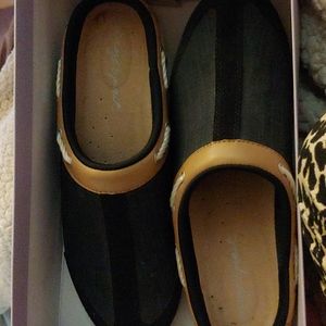 Grey and Black Easy Spirit Slides size 10M